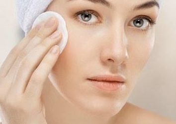 Routine de démaquillage à la maison&nbsp;: le geste essentiel pour une belle peau