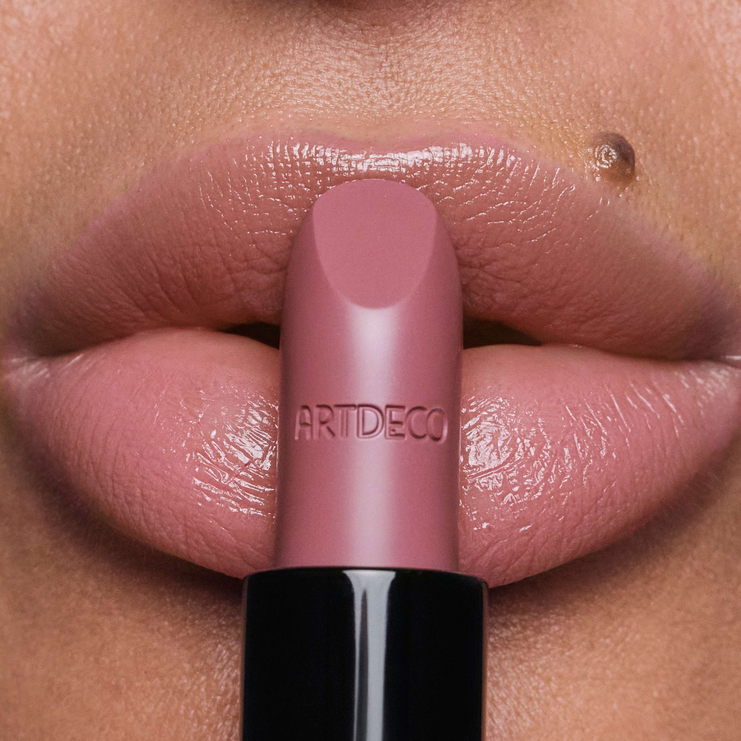 medium png 13.969 perfect color lipstick 01