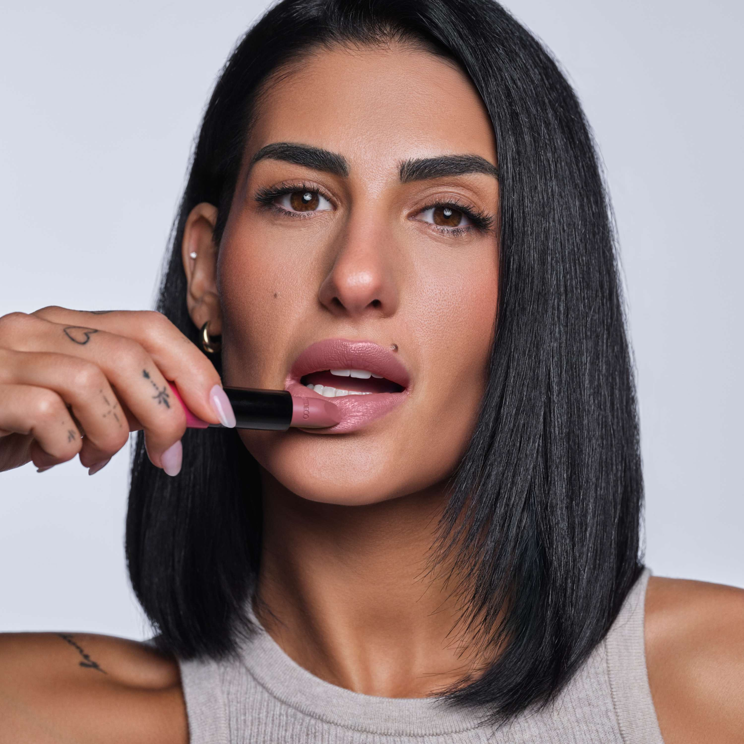 medium png 13.969 perfect color lipstick 02
